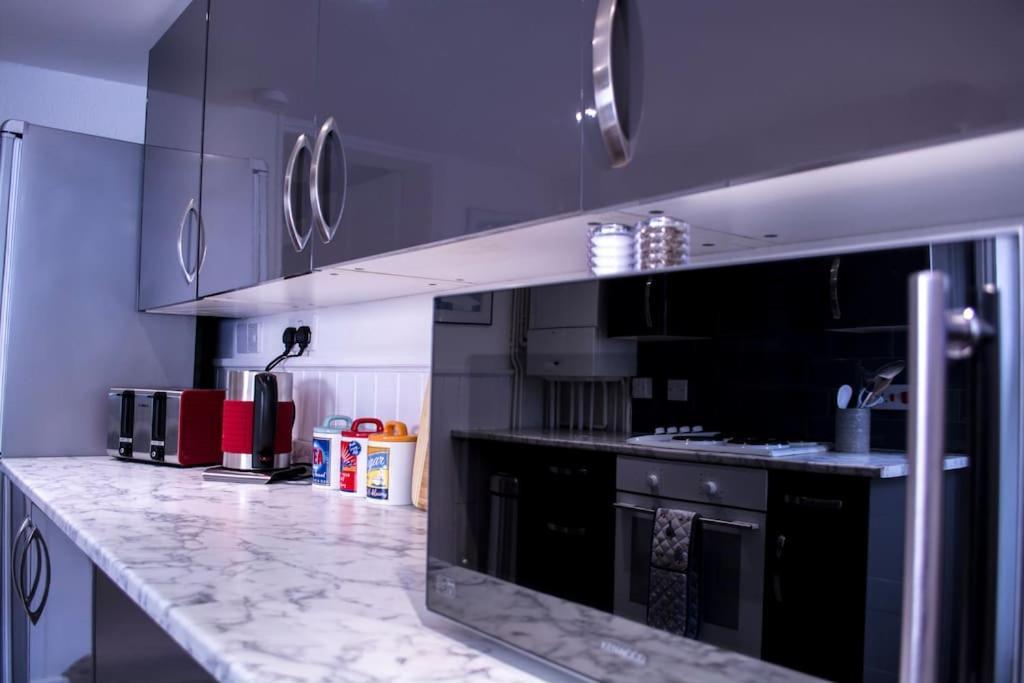 Lovely 3 Bed House In The Heart Of Челтенхам Экстерьер фото